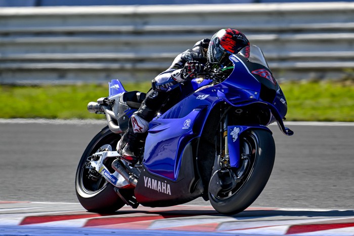 Array,Hasil Tes Motor MotoGP Yamaha: Ini Perbandingan Mesin V4 dan Inline