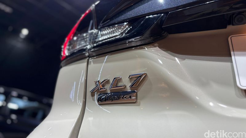 Array,Suzuki XL7 Hybrid Alpha Kuro Meluncur, Ini 7 Hal yang Baru