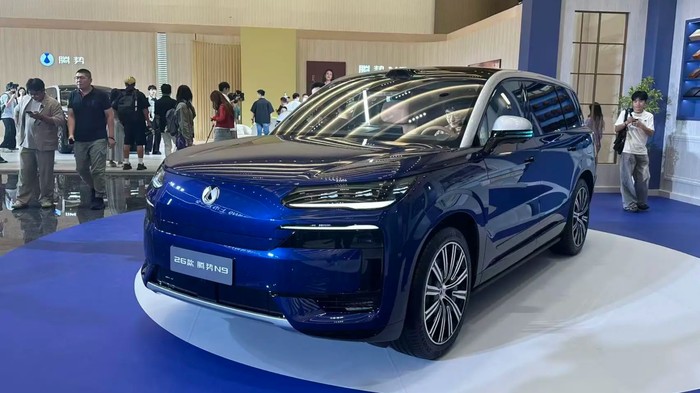 Array,Denza N9 Terbaru Meluncur, Harga Mulai Rp 900 Jutaan!
