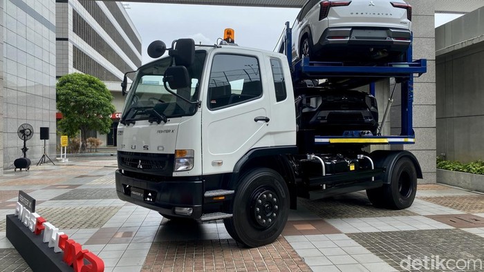 Array,Pasar Turun, Fuso Lihat Prospek Cerah Tractor Head 4x2 di Indonesia