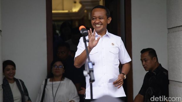 Array,Stok BBM Langka, Bahlil Minta SPBU Swasta Tak PHK Karyawan