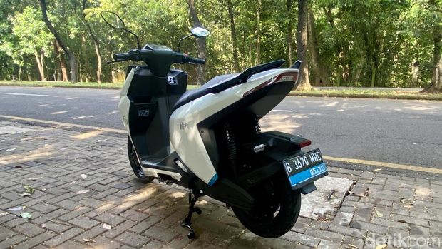 Test Ride Alva N3, Motor Listrik Praktis dengan Sentuhan Futuristis