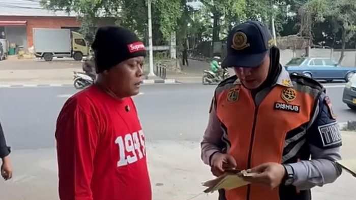 Array,Usai Kena Tilang Dishub, Sule Langsung Urus Uji KIR Hilux-nya