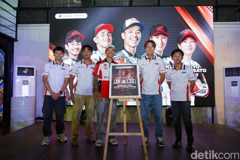 Array,Pebalap Moto2 Idemitsu Ajak Ketemu Mekanik di Jakarta