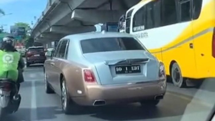 Array,Rolls-Royce Bikin Heboh Wira-wiri Pakai Nopol Palsu, Begini Faktanya