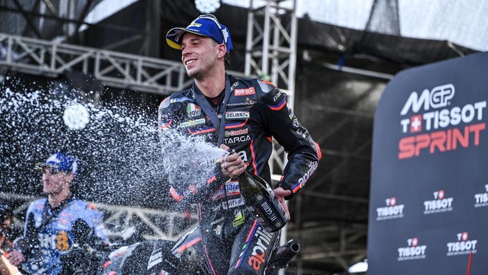 Array,Bezzecchi Bisa Naik Podium, meski Jalani Hukuman Double Long Lap Penalty