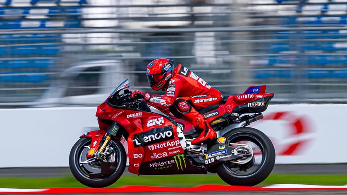 Array,'Kutukan' Berlanjut, Marc Marquez Crash di MotoGP Mandalika 2025