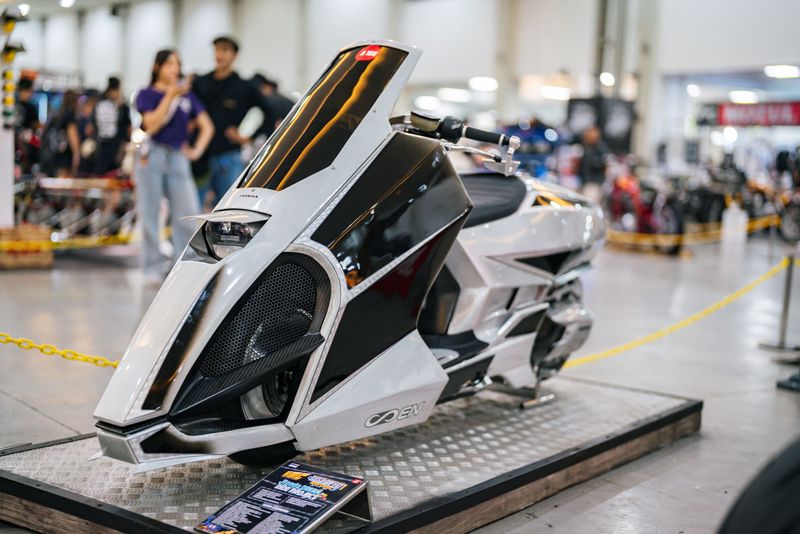 Array,Ketika Honda Stylo 160 Dirombak Total Jadi Naked Bike Bergaya Neo Boardtracker