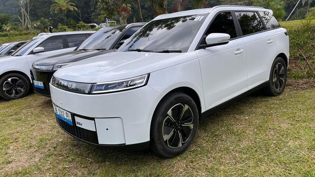 Array,Interior Mobil Listrik China Minim Tombol Fisik, Bikin Susah Konsumen?