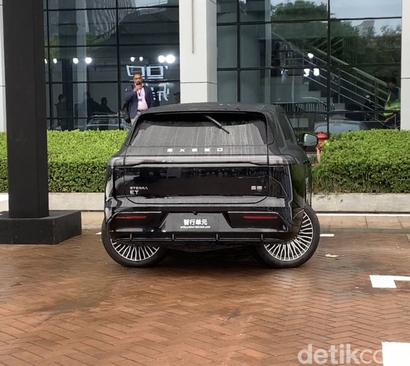 Array,Parkir Nggak Ribet, Mobil Ini Bisa Jalan Miring Tanpa Bikin Ban Cepat Aus