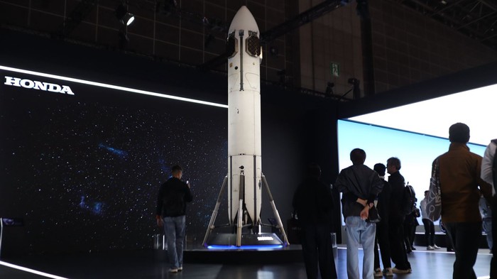 Mobil-motor Udah Biasa, Honda Kini Pamer Punya Roket!