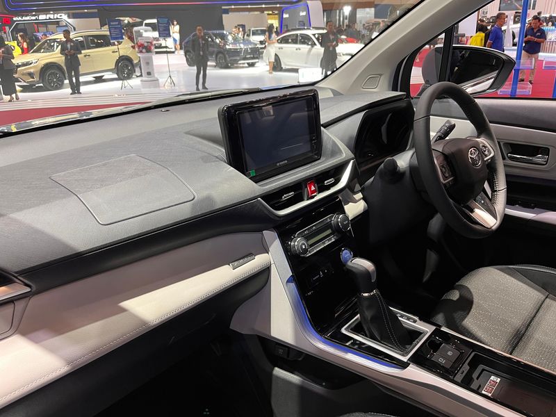 Spesifikasi Toyota Veloz Hybrid Termurah yang Dijual Rp 299 Juta