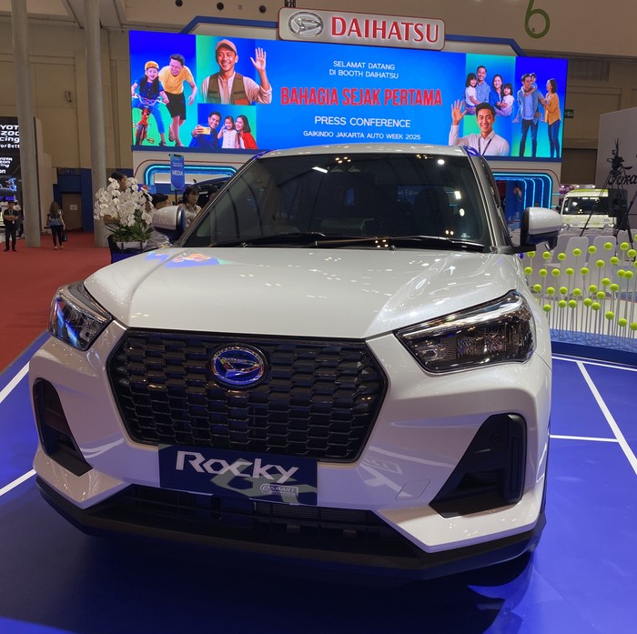 Daihatsu Tawarkan Program Khusus buat yang Beli Rocky Hybrid di GJAW 2025