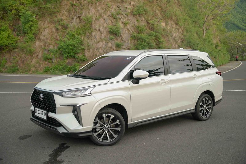 Paket Komplet Toyota: Yang Irit Banyak, yang Kencang Ada