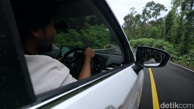 Siksaan 1.000 Km Toyota Veloz Hybrid di Jalur Lombok-Bali, Enak Buat Nanjak?