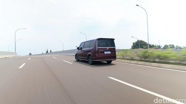 Review Honda Step WGN e:HEV: Nyaman, Efisien, dan Masuk Akal!