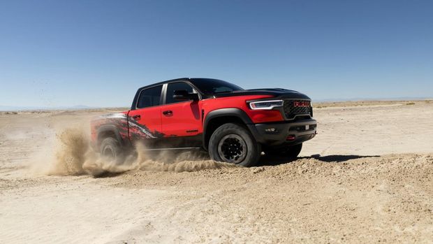 Gila! Mobil Pikap Double Cabin Ini Tenaganya Buas Banget