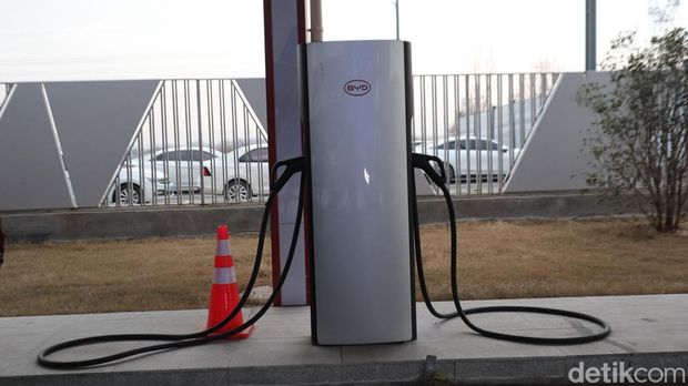 BYD Punya SPKLU Super Ngebut: Cas 5 Menit, Mobil Bisa Jalan 400 Km!