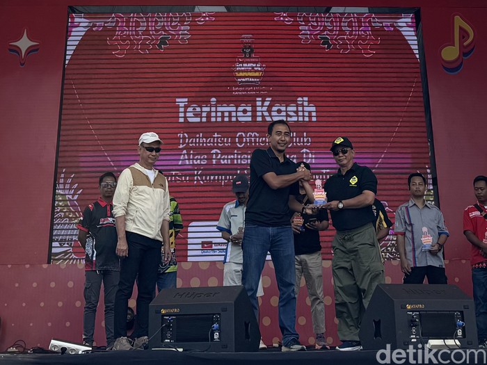 Komunitas Mobil Lawas Meriahkan Daihatsu Kumpul Sahabat Pontianak