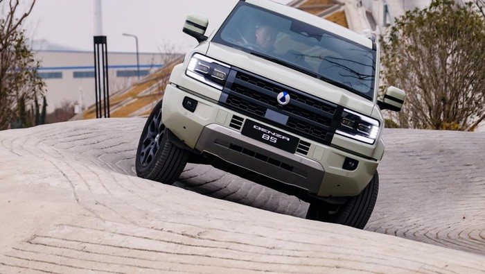 Udah Mejeng di Indonesia, Kapan Denza B5 Mulai Dijual?