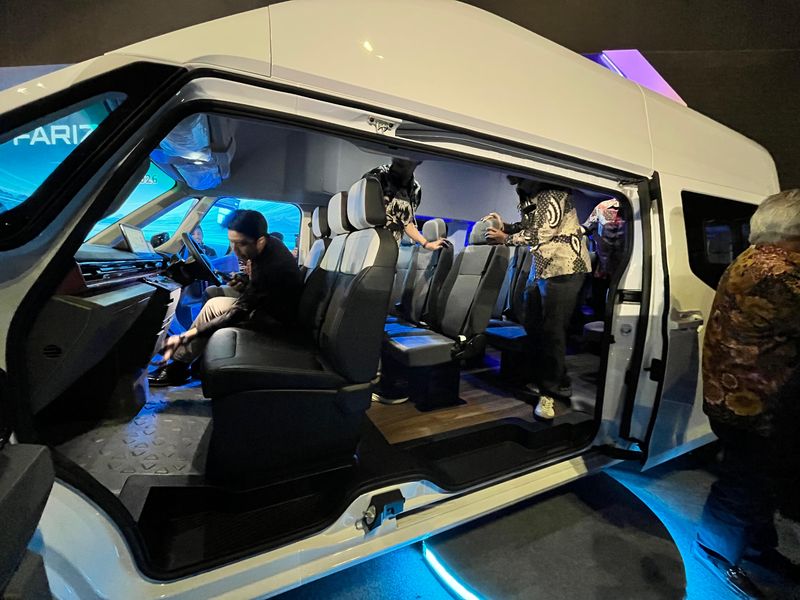 Tantang Toyota Hiace, Farizon SV Meluncur dengan Harga Rp 698 Juta