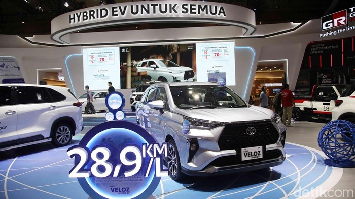 Masih Jarang Lihat Toyota Veloz Hybrid di Jalan?