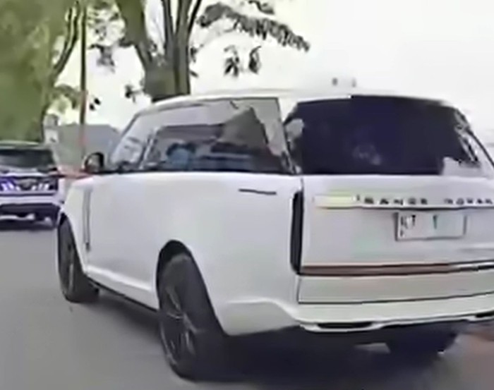 Katanya Dikembalikan, Gubernur Kaltim Kok Pakai Range Rover Berpelat KT 1?