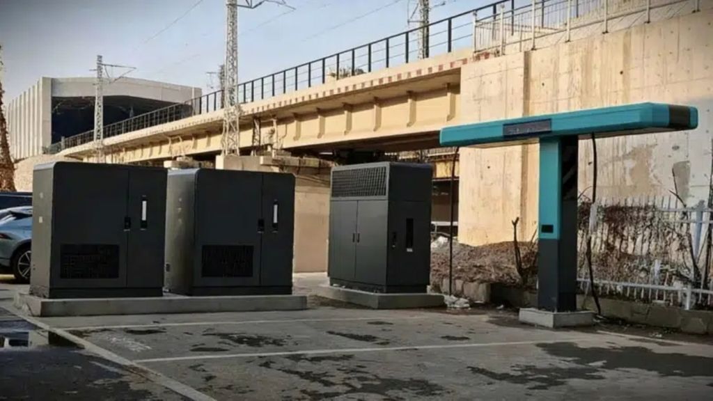 BYD produit enfin des bornes de recharge à 2 km par seconde