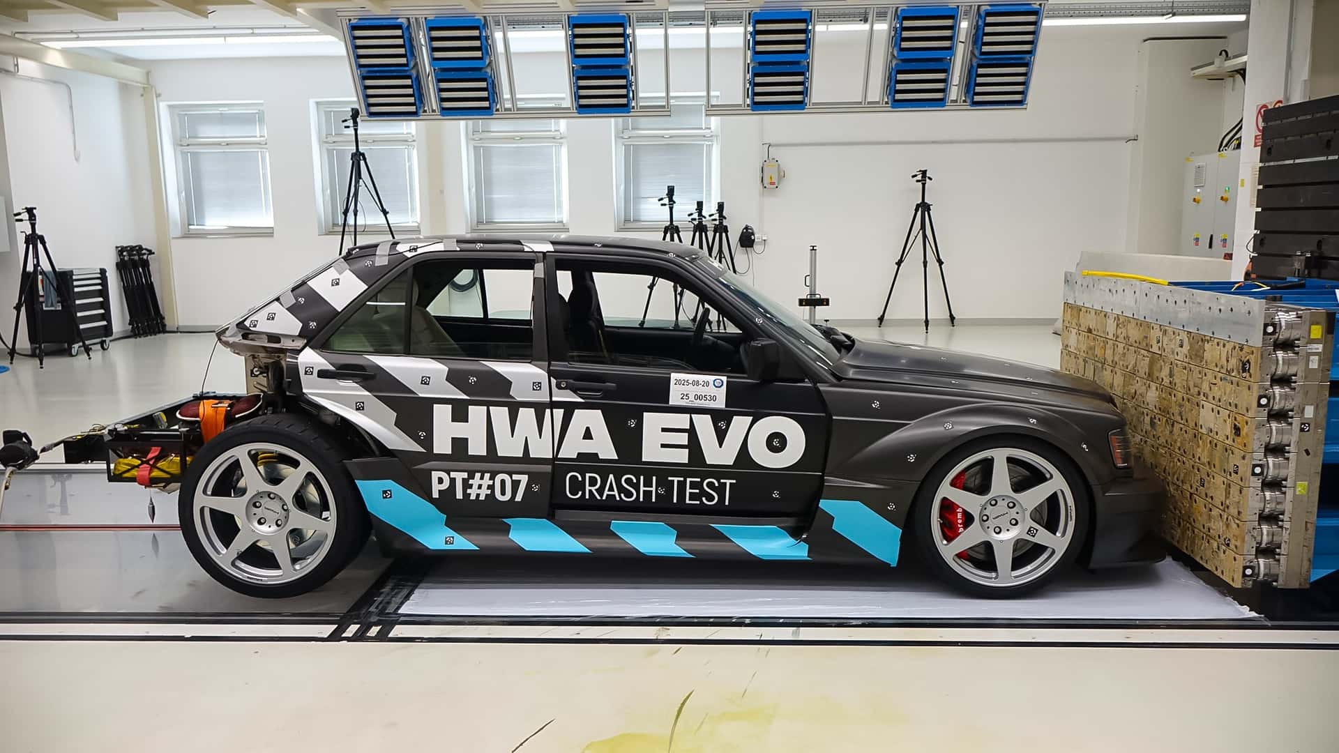 Der HWA EVO: Crashtest bestanden, Legende lebt!