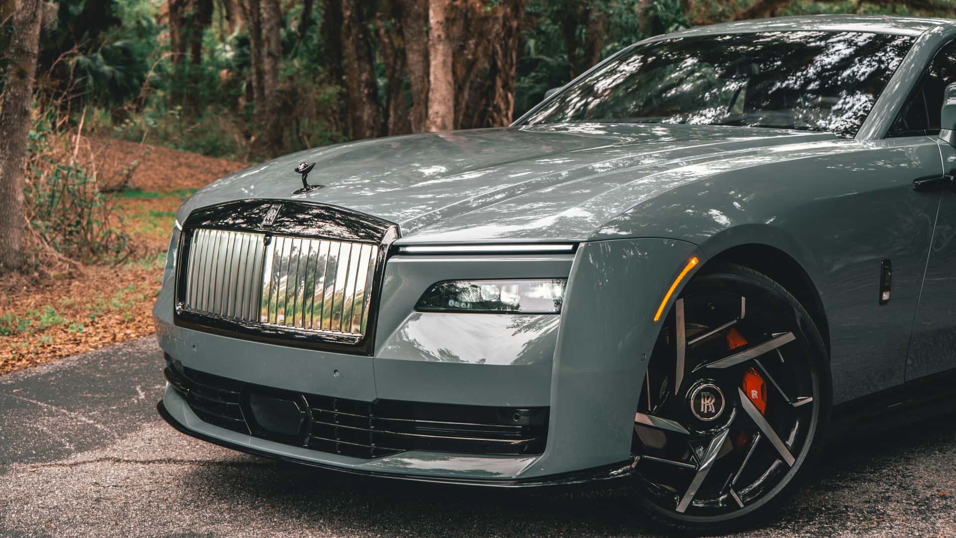 Ulasan Lencana Hitam Rolls-Royce Spectre