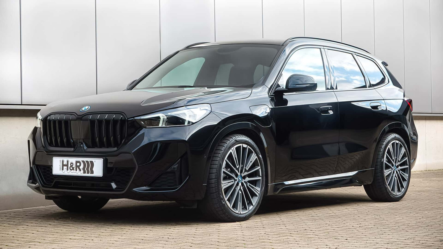 Plug-in-Upgrade: Der BMW X1 25e / 30e mit H&amp;R-Tieferlegungsfedern