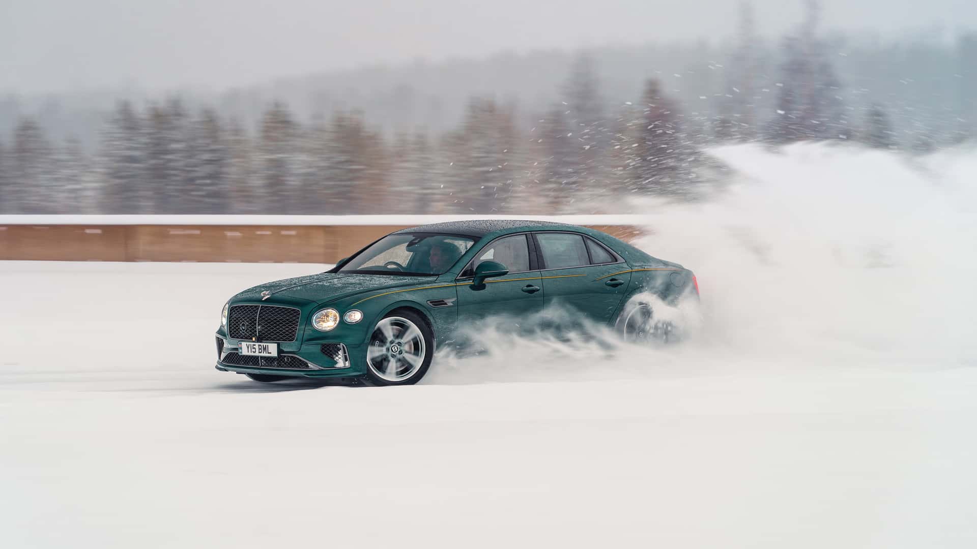 Incroyable : cette Bentley a atteint 193 km/h sur la glace