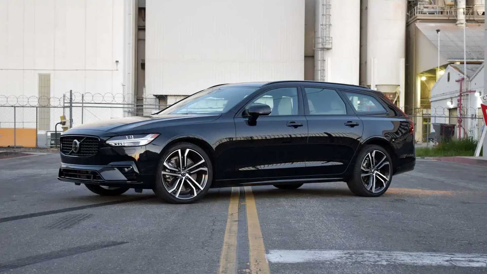 2021 Volvo V90 T6 R-Design AWD Exterior Front Quarter