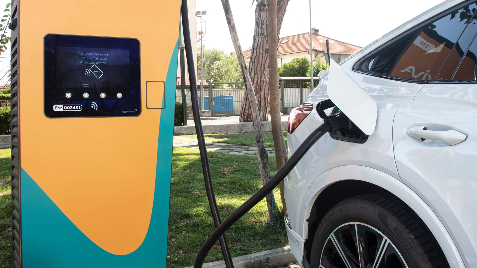 Les ventes mondiales de voitures électriques continuent de croître en octobre