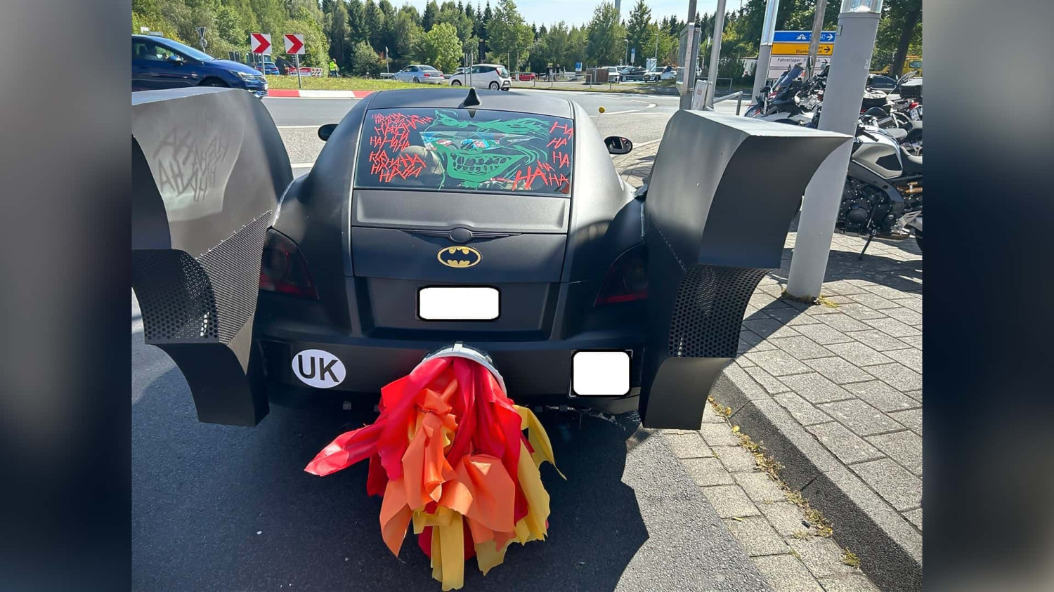 Irrer Batmobil-Umbau am Nürburgring erwischt