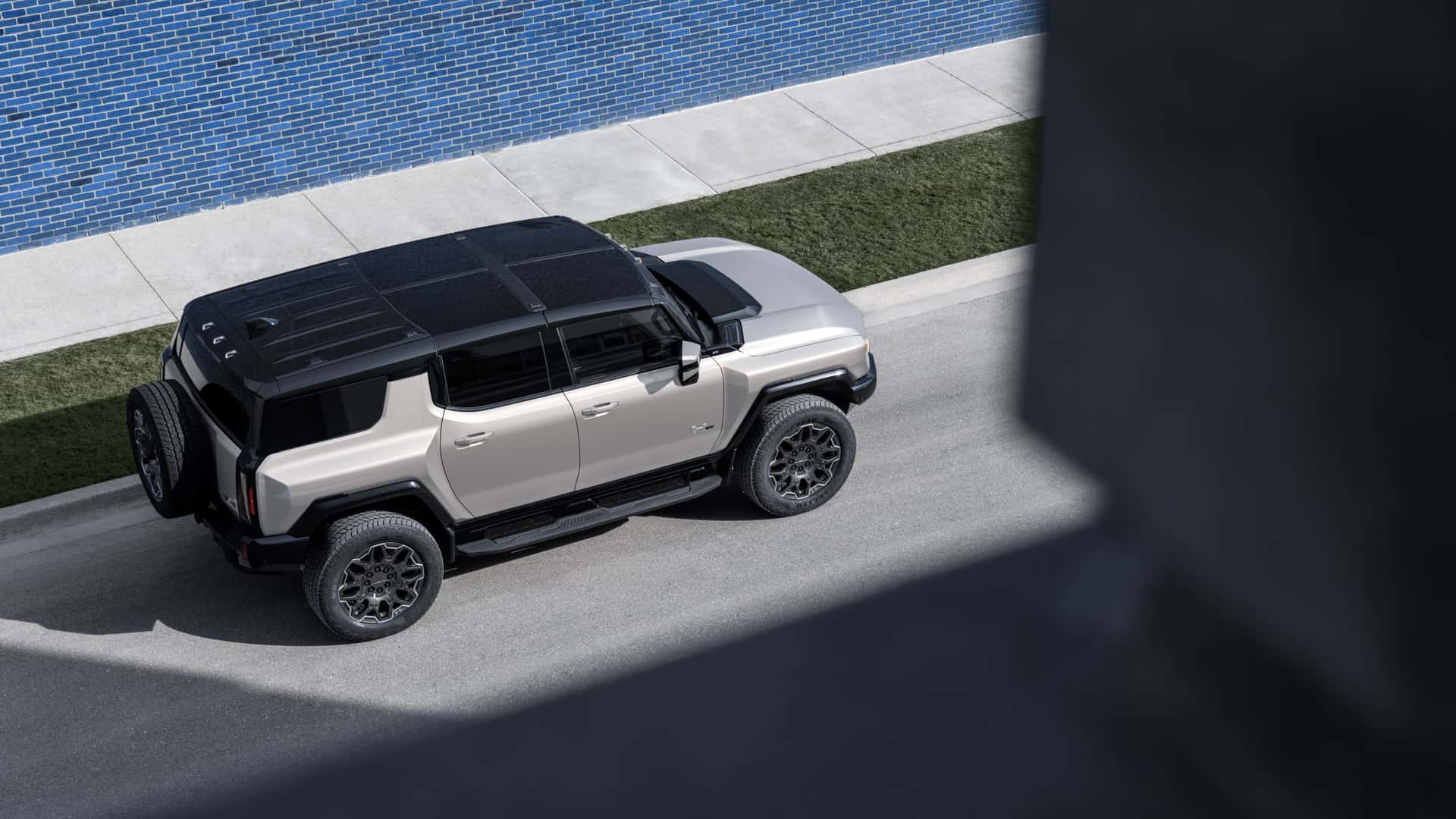 2026-GMC-HUMMER-EV-SUV-in-Granite-Drift-exterior-color