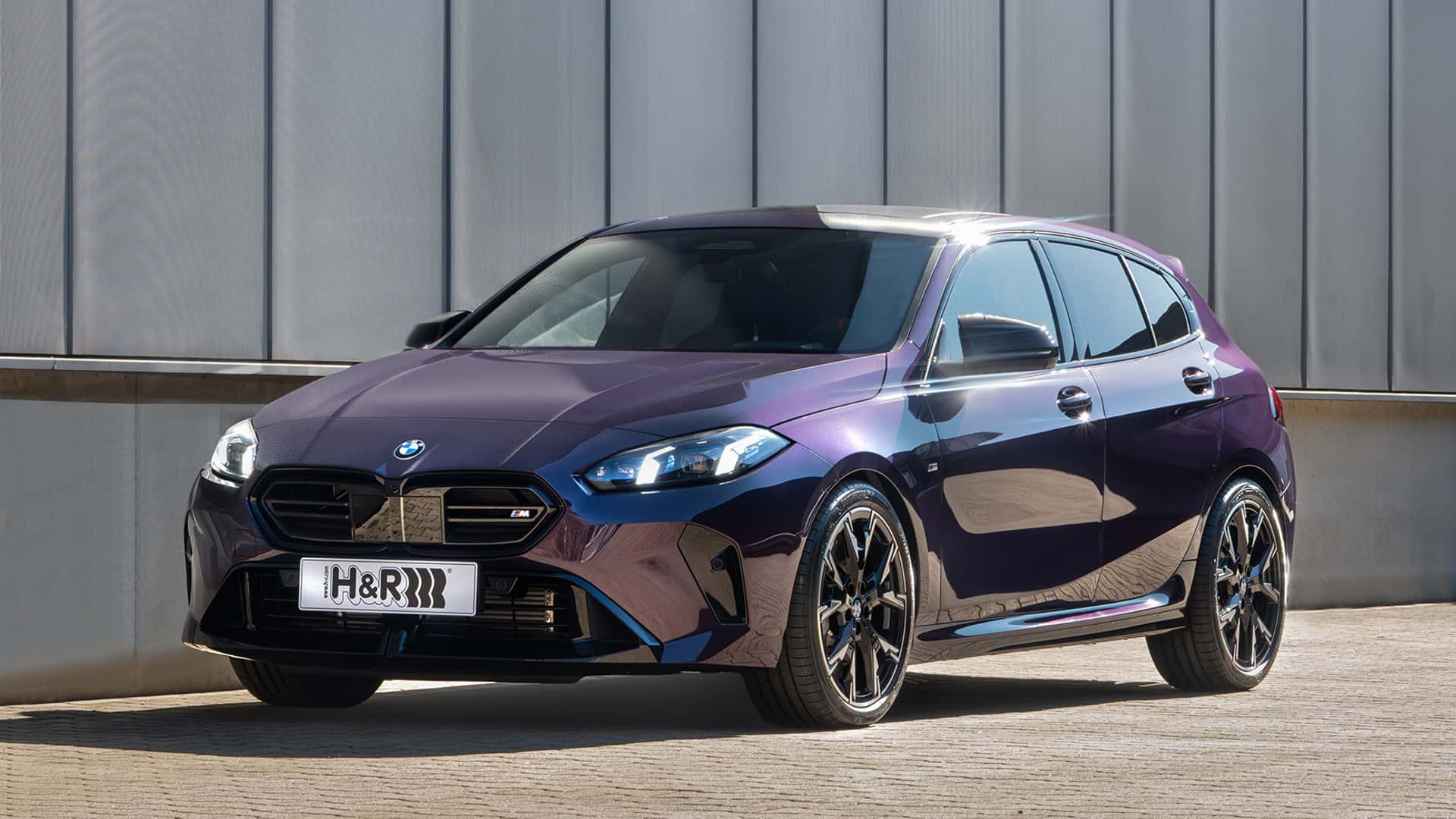 Klassen-Einstieg: BMW M135 xDrive mit H&R-Tieferlegungsfedern