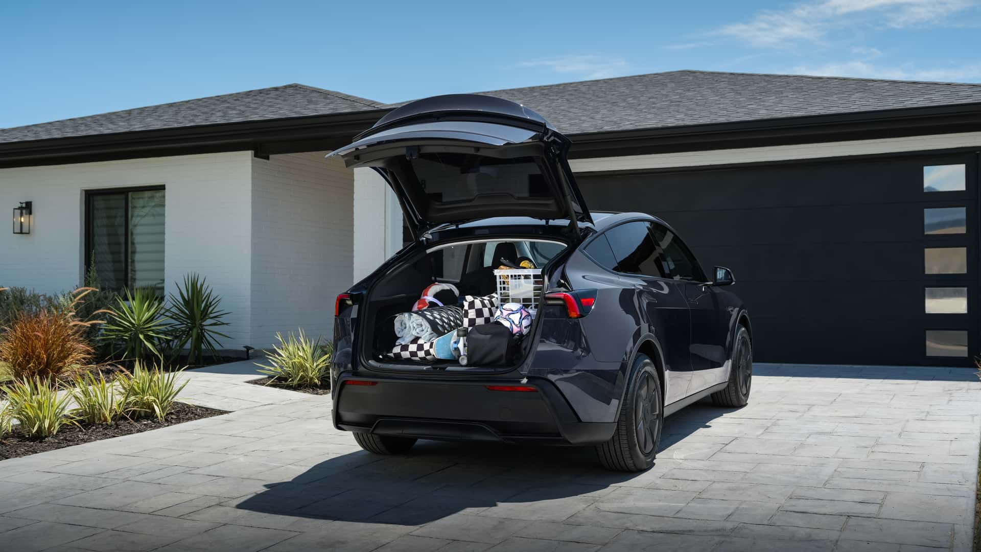 Tesla Model Y Standard 2026