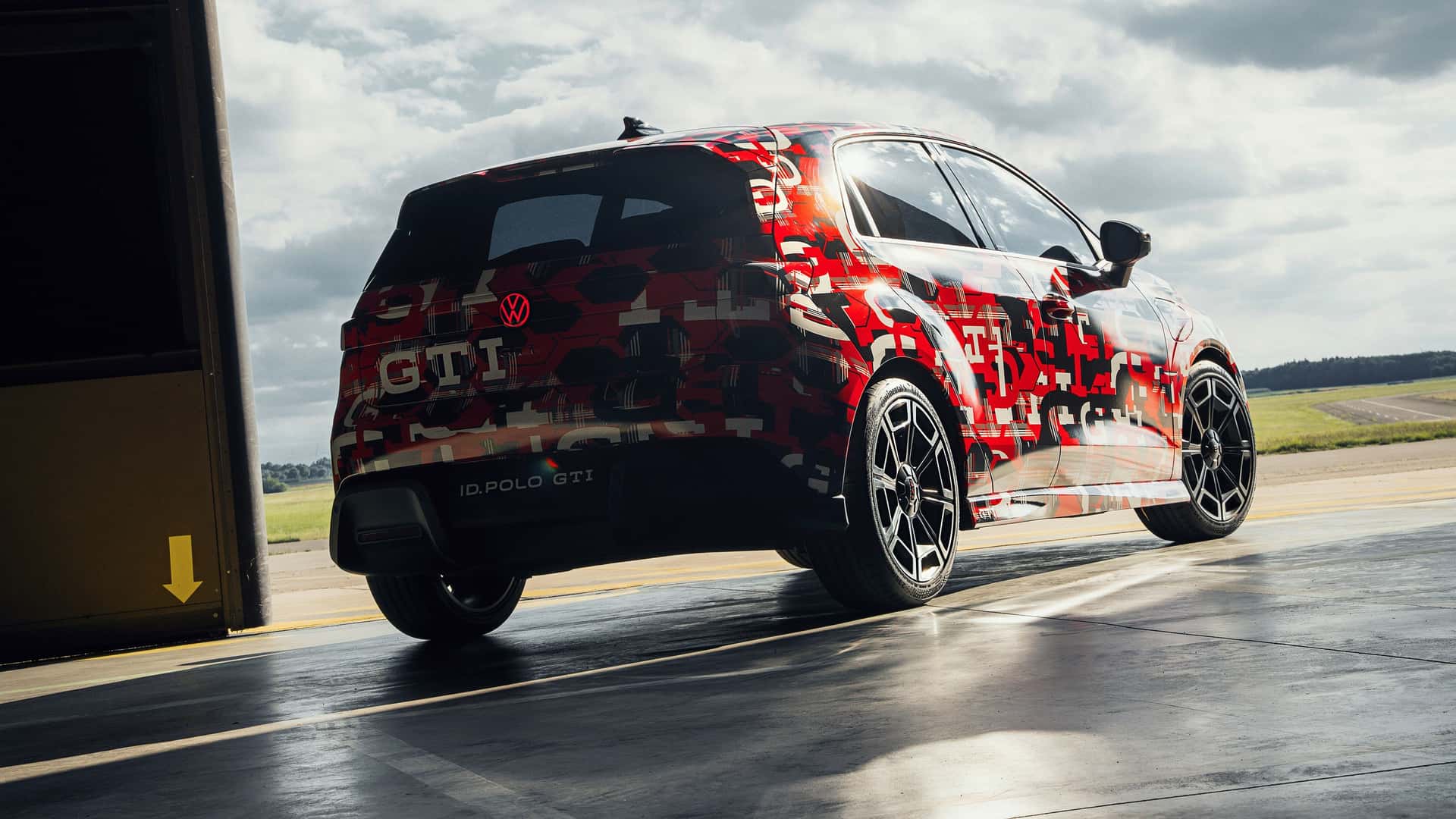 2026 Volkswagen ID. Polo GTI yang disamarkan