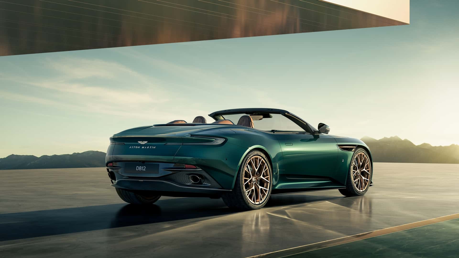 Aston Martin DB12 y Vanquish Volante 60th Anniversary
