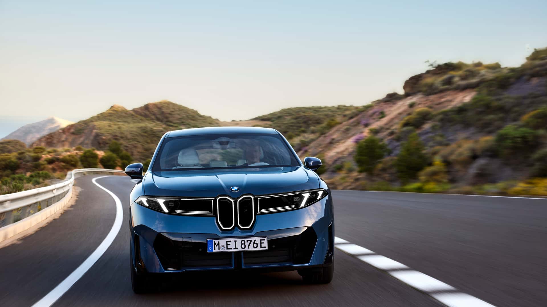 BMW iX3 2025, fotos oficiales