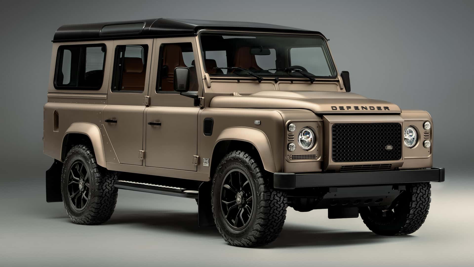 Land Rover braucht 300 Stunden für die Lackierung des Classic Defender V8