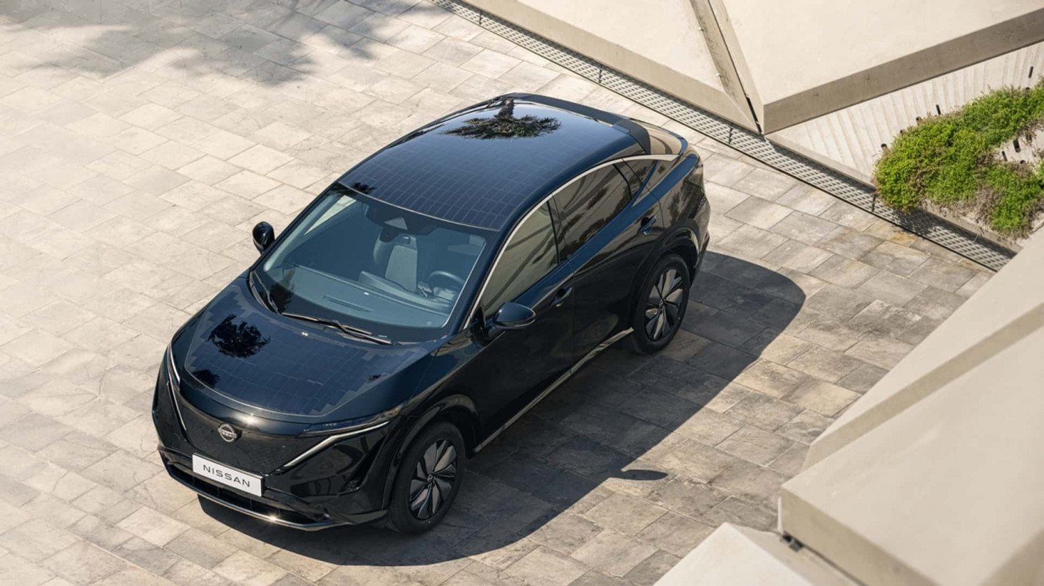 ¿Cuánta autonomía gana un coche eléctrico con paneles solares?