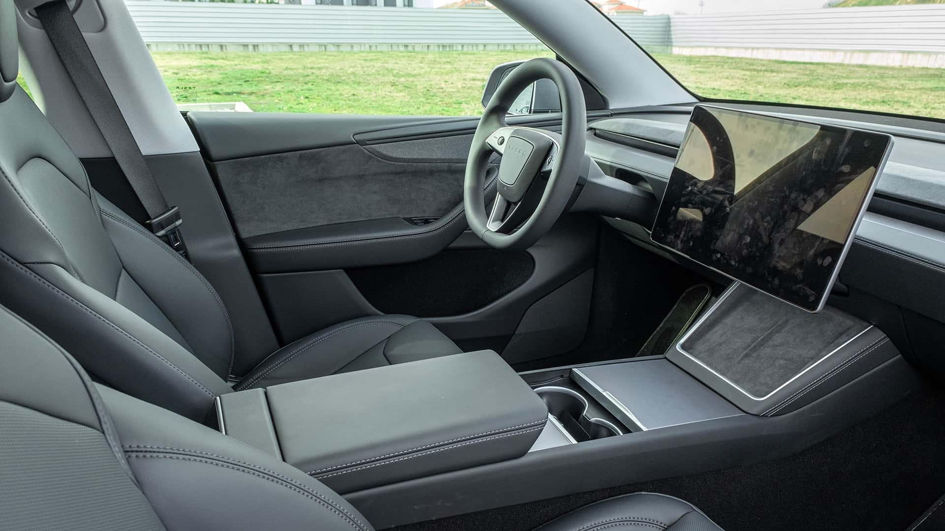 Série de lancement de la Tesla Model Y 2025 (spécifications européennes)