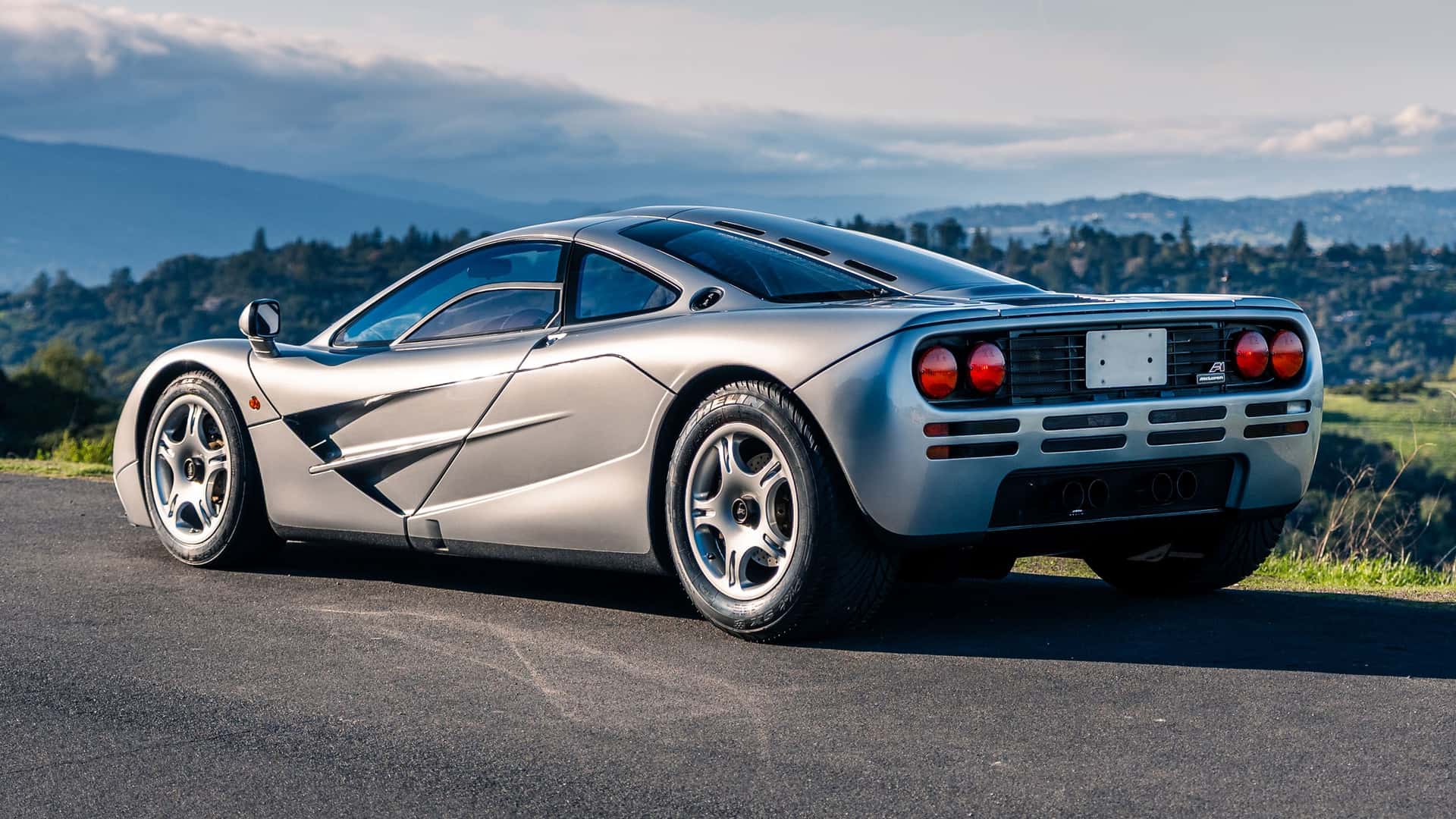 Lelang McLaren F1 tahun 1997 milik Larry Ellison