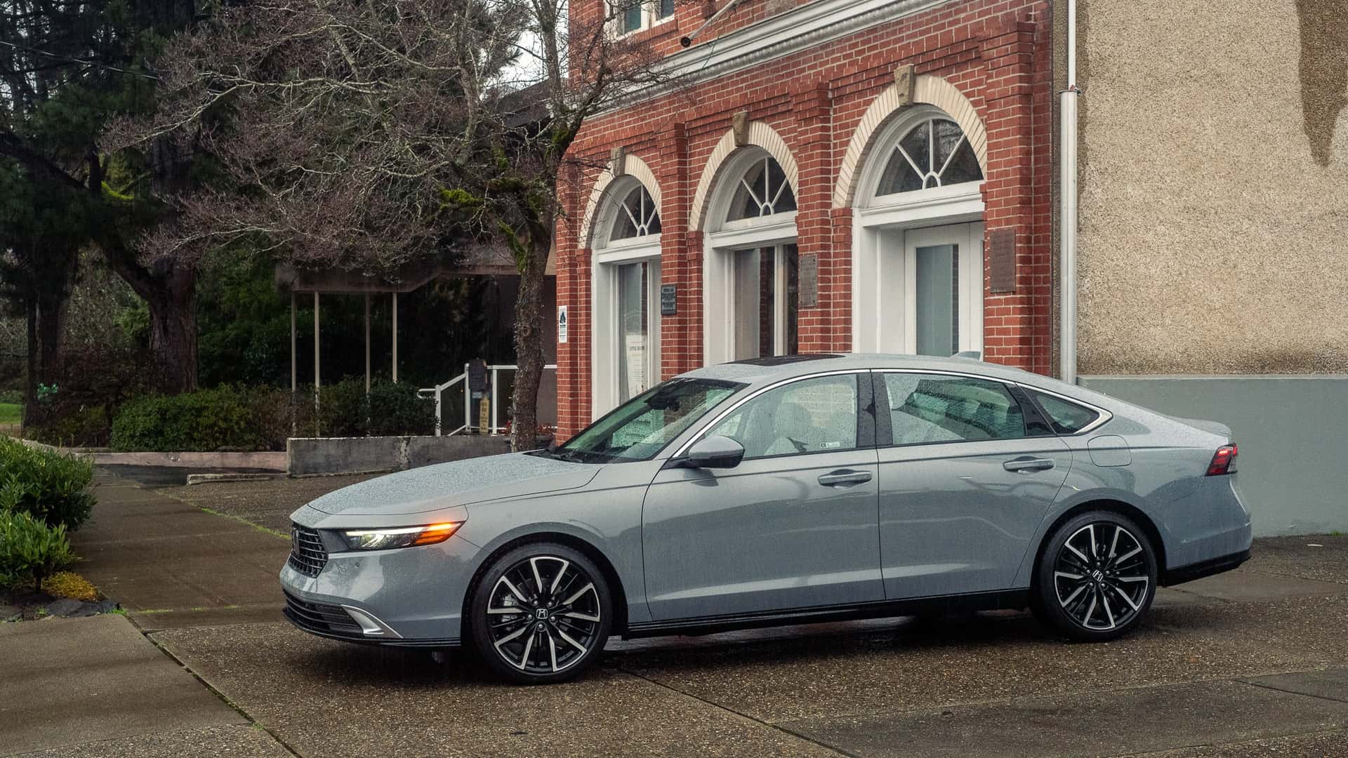 2025 Honda Accord Hybrid Touring in Urban Gray