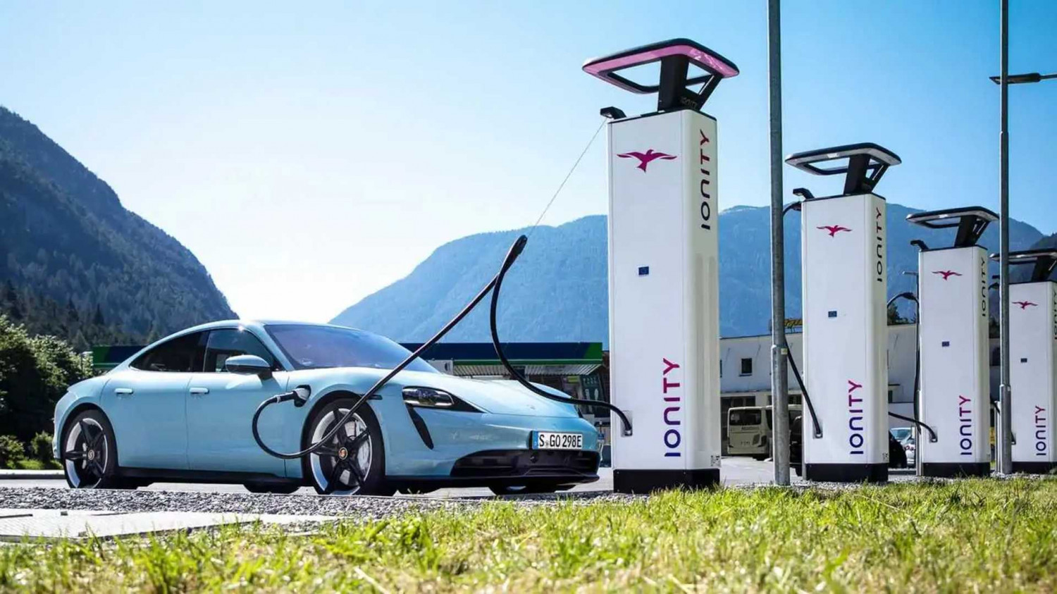 Ionity déploie ses premières bornes de recharge 600 kW en France