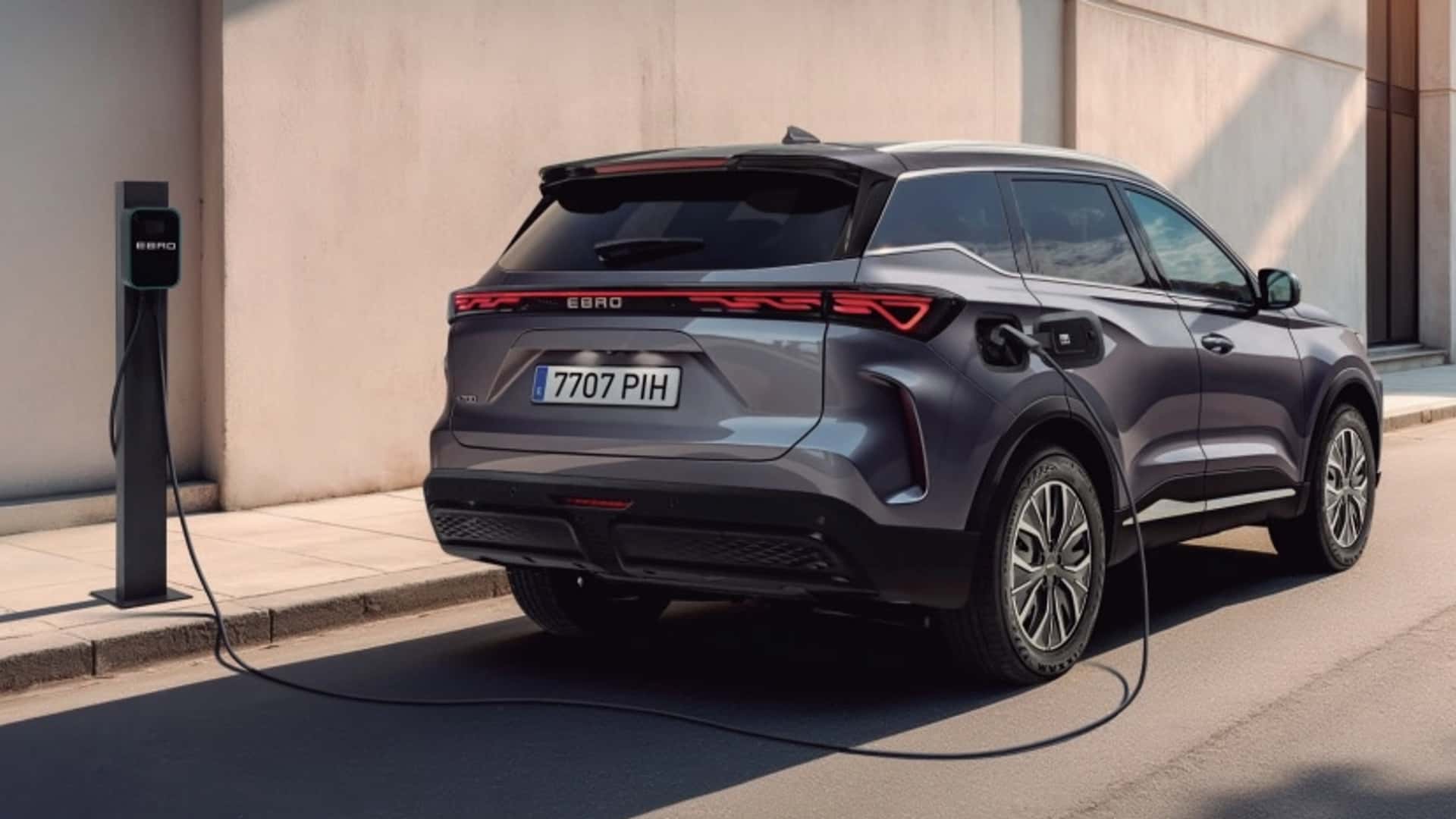 EBRO baja el precio del s700 PHEV a una cifra increíble