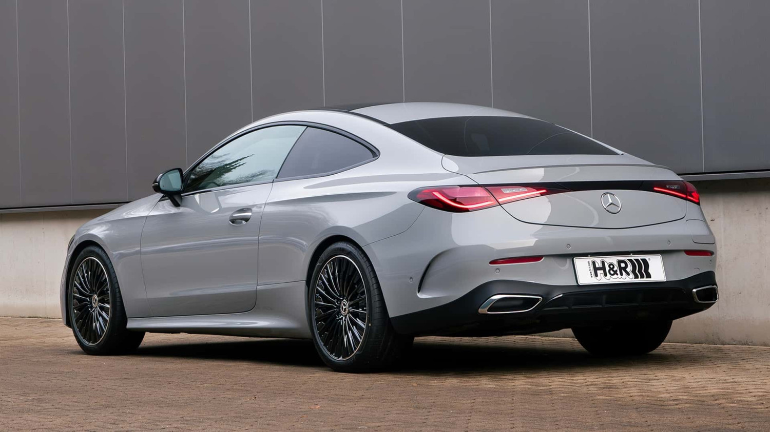 Der Mercedes CLE 300 e Plug-in-Hybrid mit H&amp;R-Tieferlegungsfedern