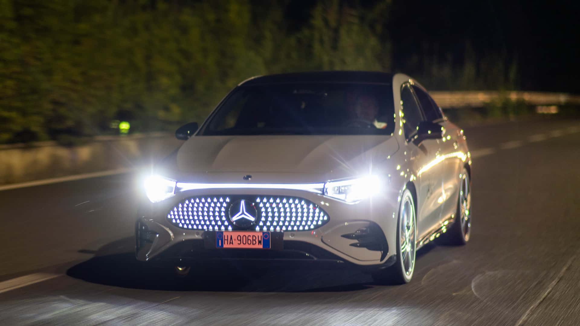 La Mercedes CLA 250+ sur le Grand Contournement de Rome